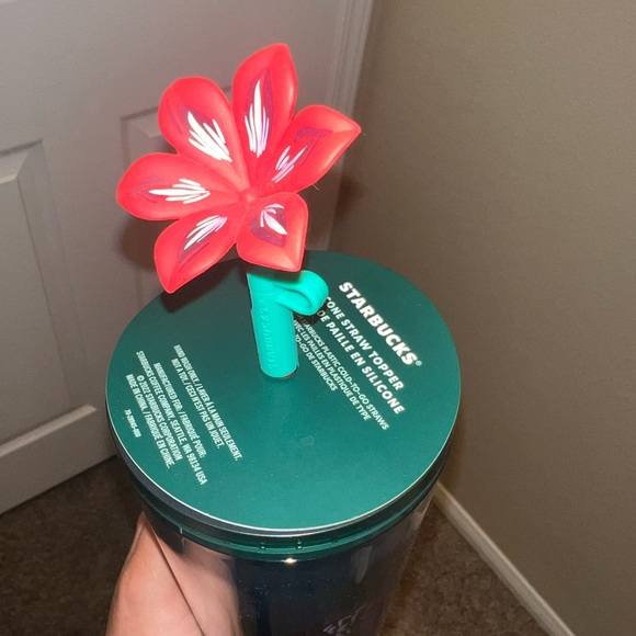 Starbucks Poinsetta Venti - Picture 2 of 2